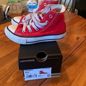 Great condition kids converse !